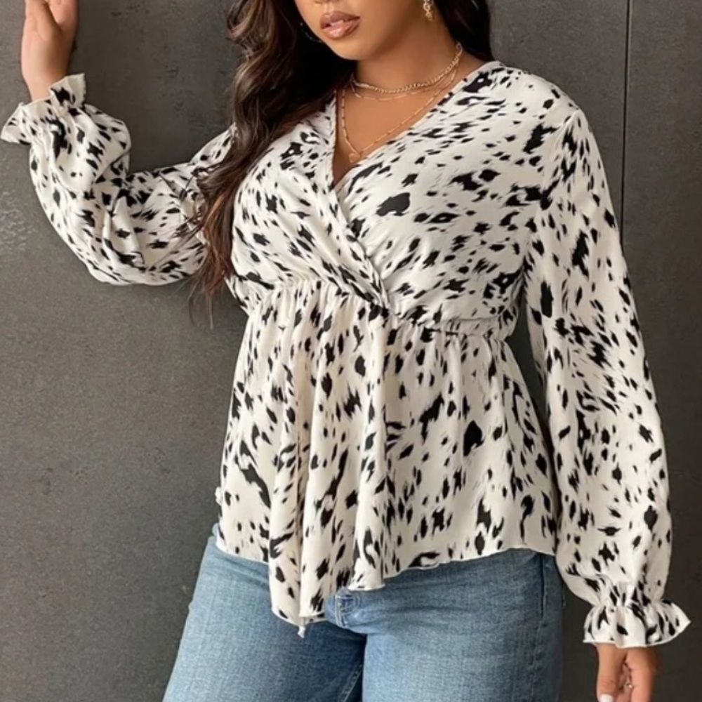 Plus Boho Cream Leopard Print Surplice Peplum Top - Picture 3 of 12